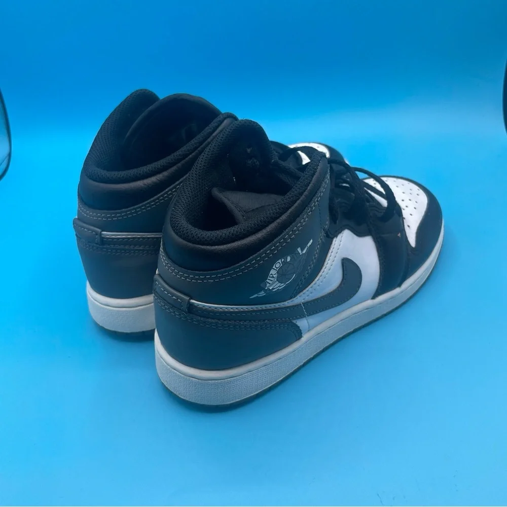 Jordan‎ 1 Mid Black/Iron Grey